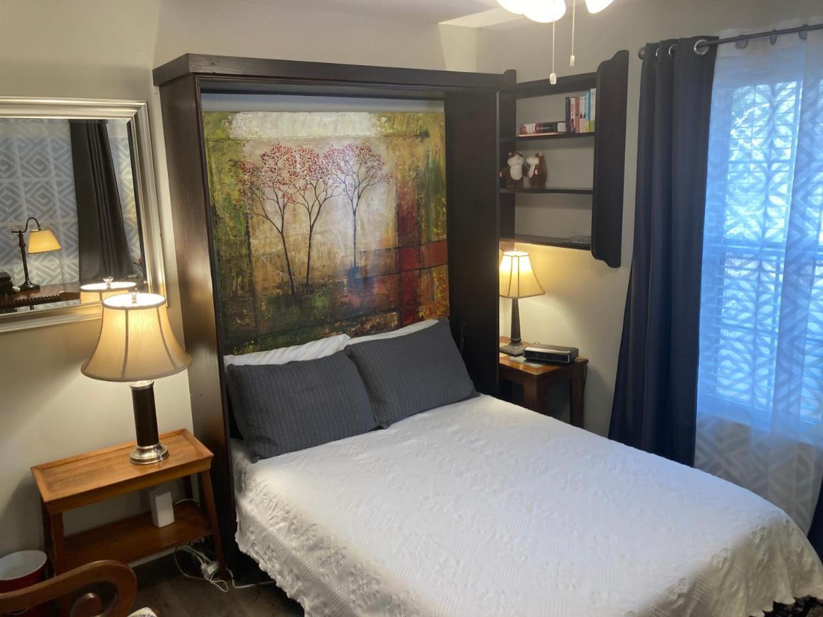 Secluded 3 Bed 2 Bath In Close To Five-points Apartment *