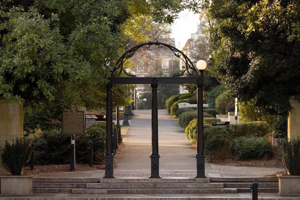 Uga Penthouse Downtown Walk To Stadium Apartment