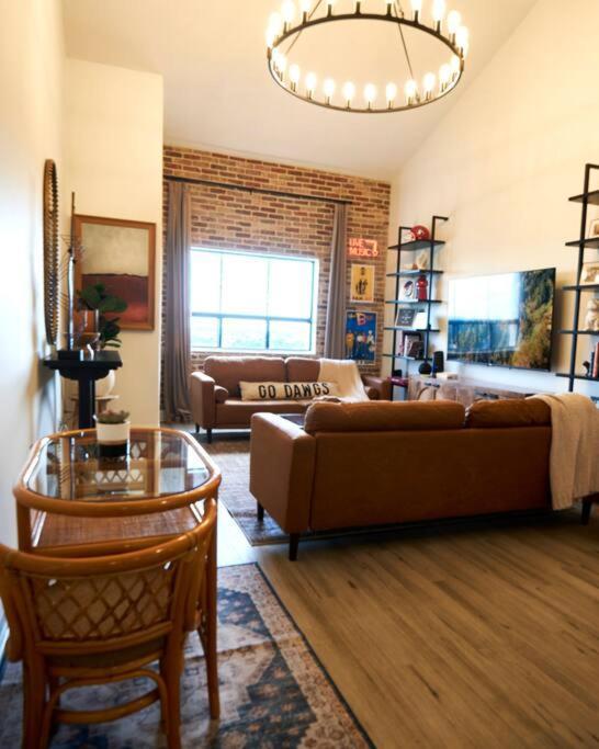 Uga Penthouse Downtown Walk To Stadium *