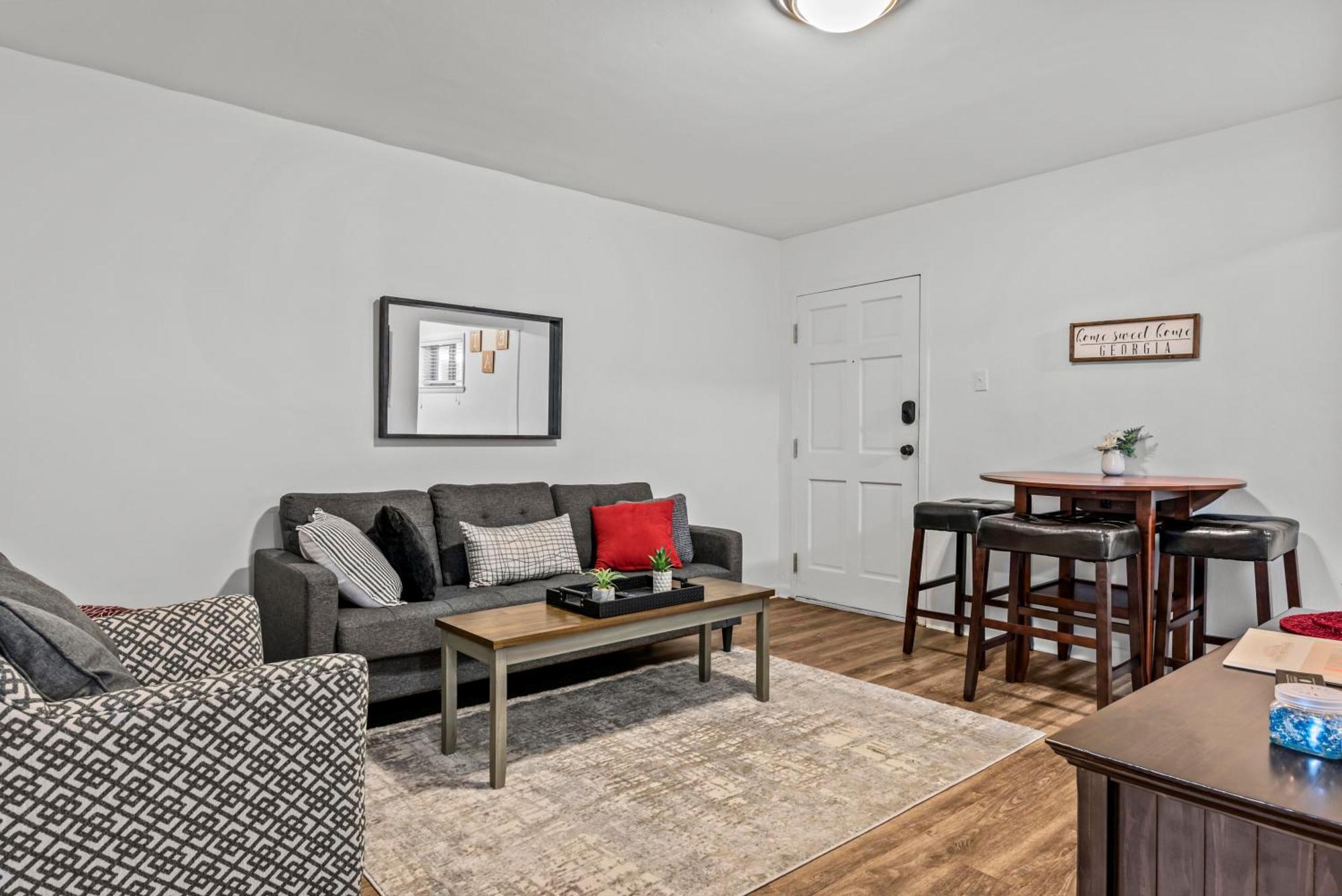 Classic Getaway - 1 Mile Walk To Sanford Stadium! Holiday home *