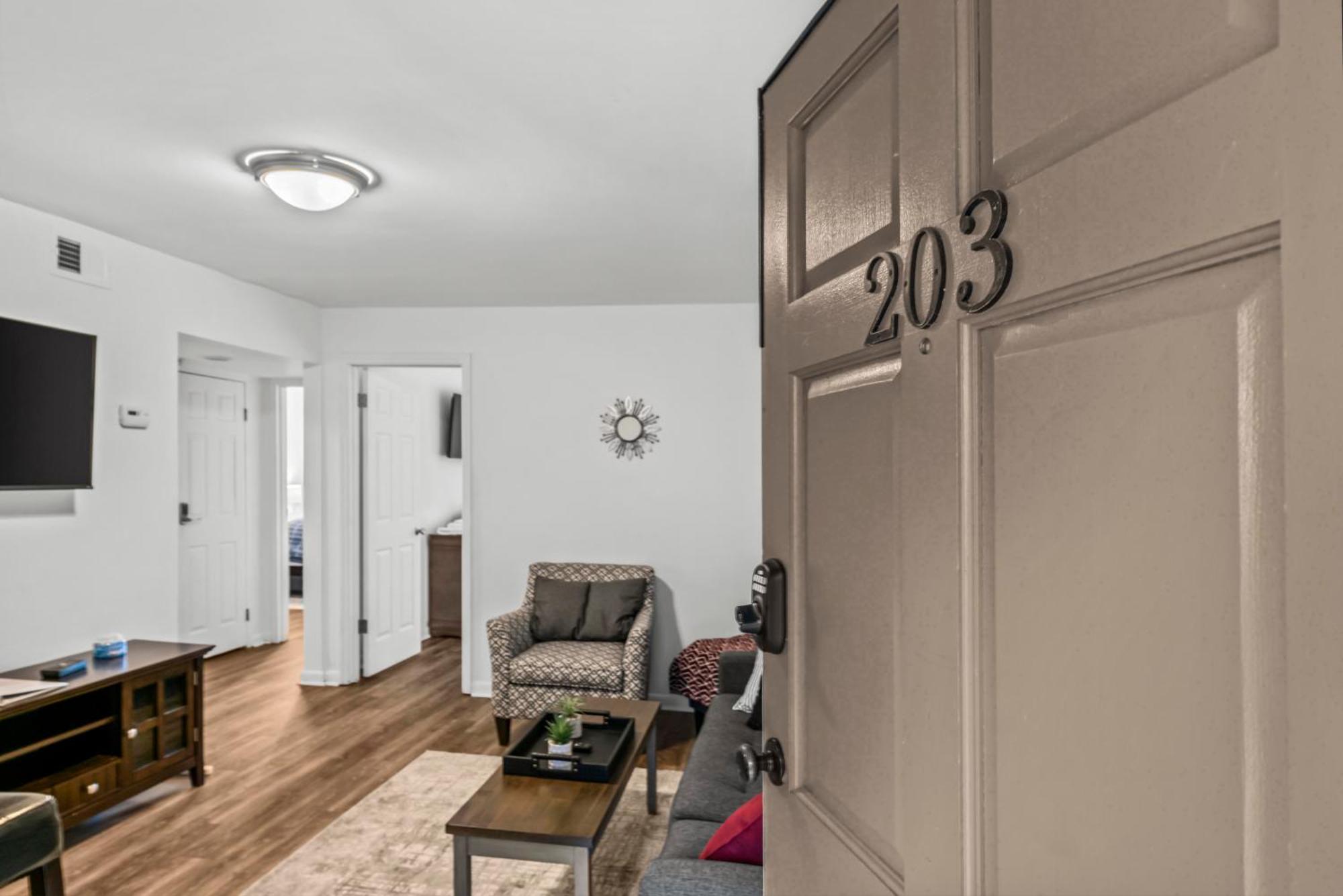 Classic Getaway - 1 Mile Walk To Sanford Stadium! Holiday home