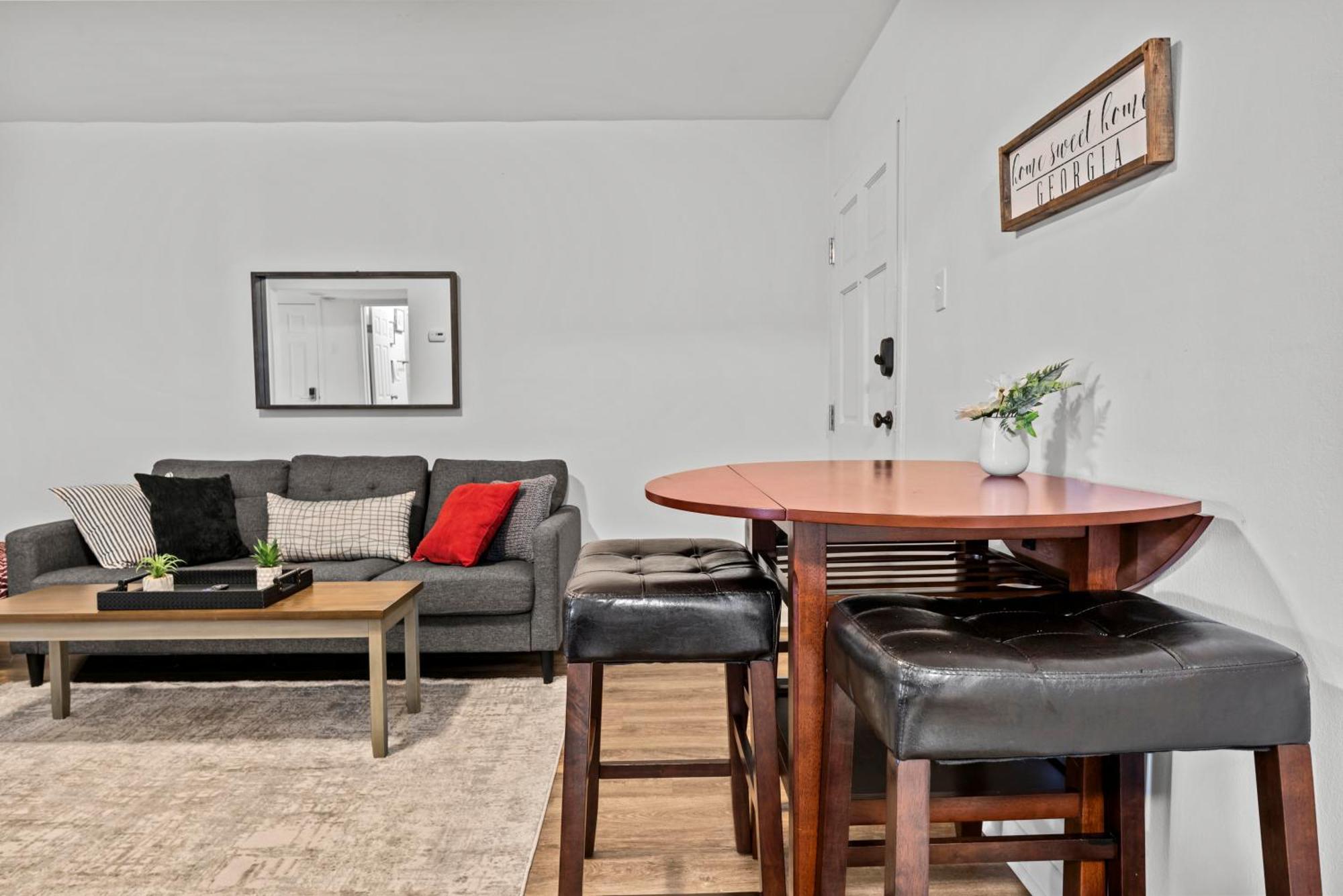 Classic Getaway - 1 Mile Walk To Sanford Stadium! Holiday home