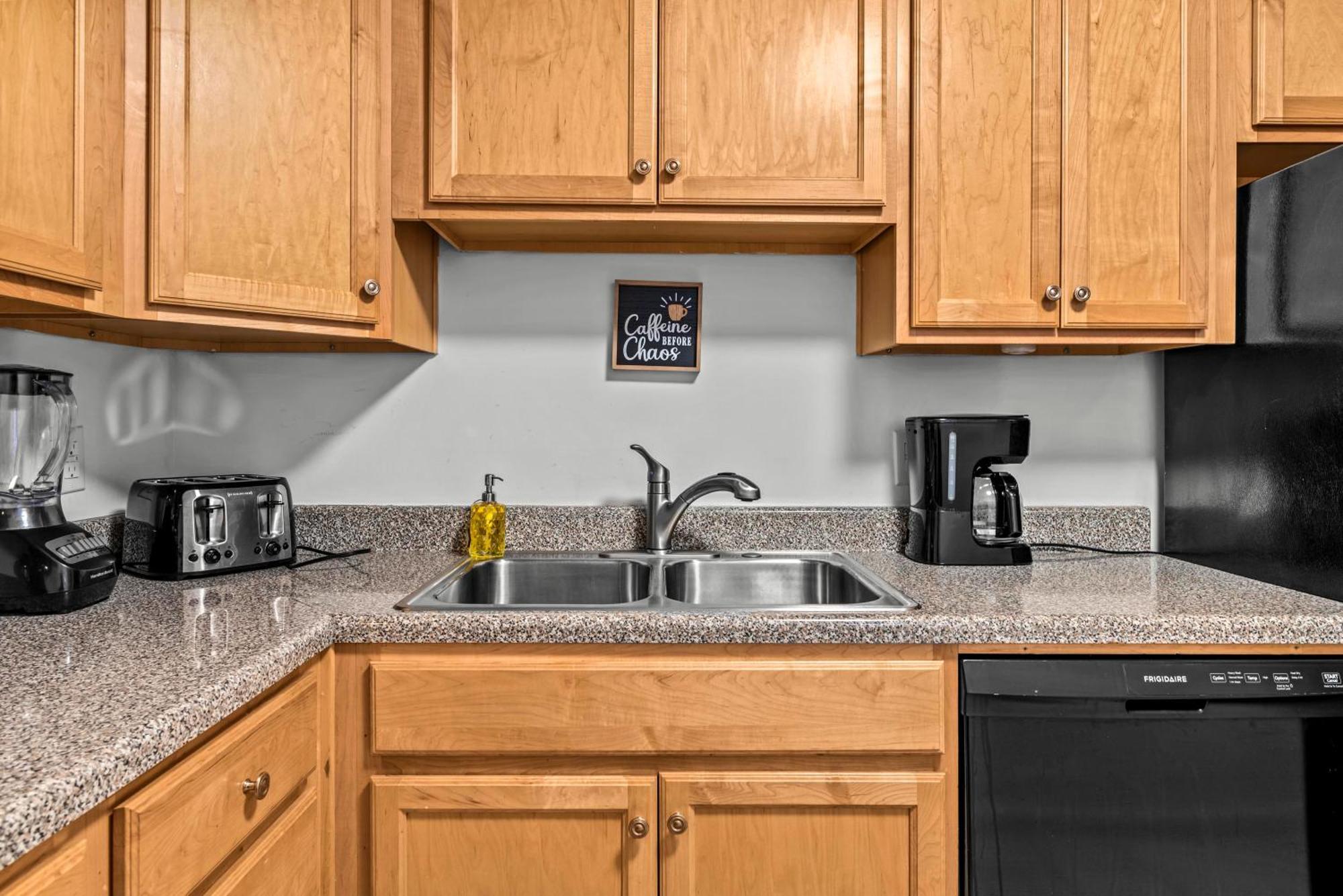 Classic Getaway - 1 Mile Walk To Sanford Stadium! Holiday home *