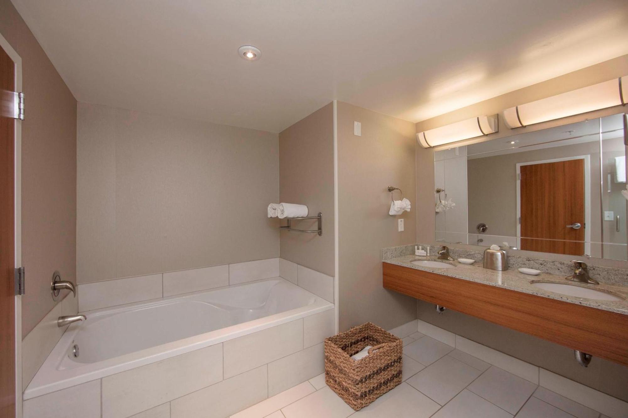 Hotel Springhill By Marriott West
