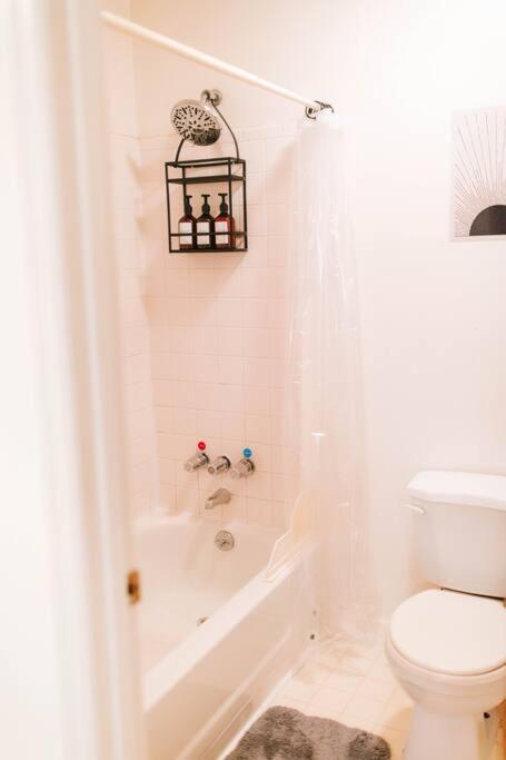 Apartment Cozy 3-bed Getaway, Right Near Uga!