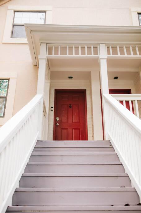 Apartment Cozy 3-bed Getaway, Right Near Uga!