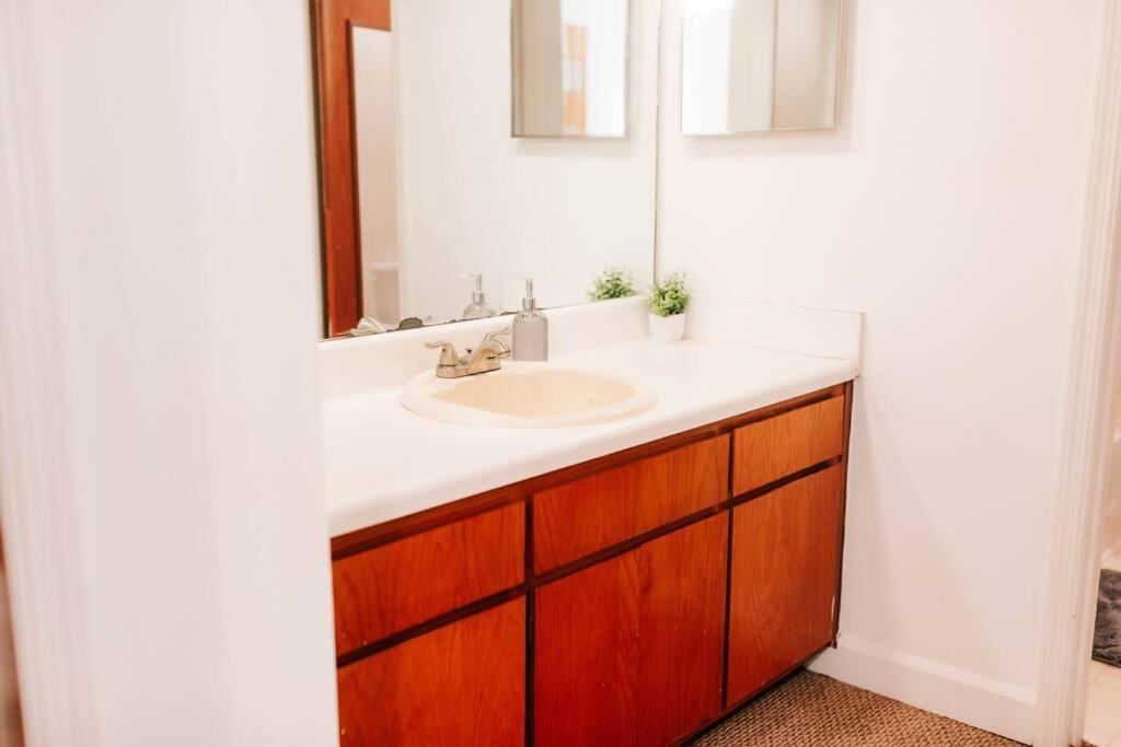 Cozy 3-bed Getaway, Right Near Uga!