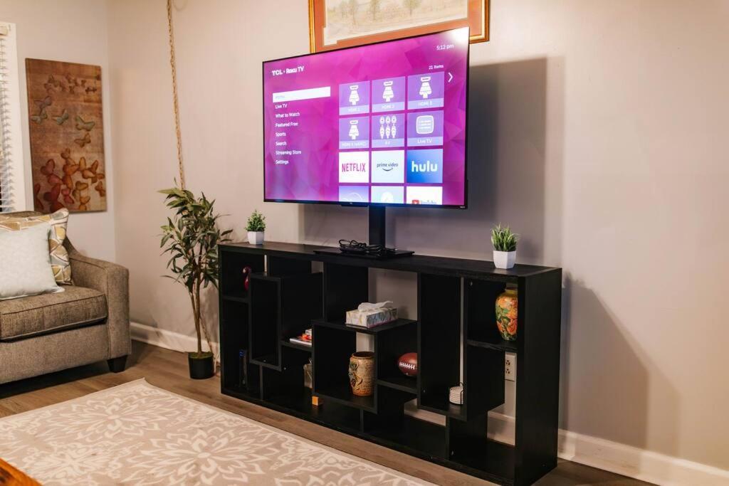 Apartment Cozy 3-bed Getaway, Right Near Uga! *