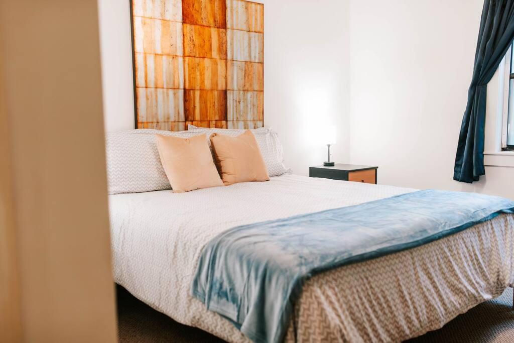 Apartment Cozy 3-bed Getaway, Right Near Uga!