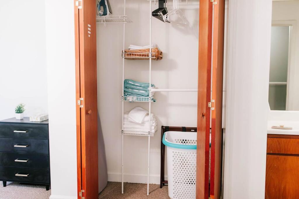 Cozy 3-bed Getaway, Right Near Uga! *