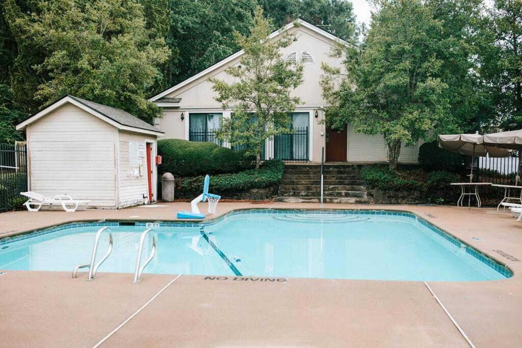 Cozy 3-bed Getaway, Right Near Uga! Athens