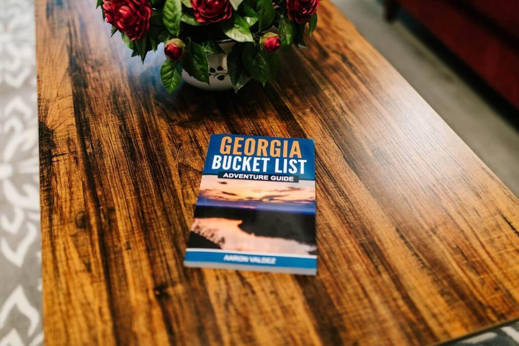 Apartment Cozy 3-bed Getaway, Right Near Uga!