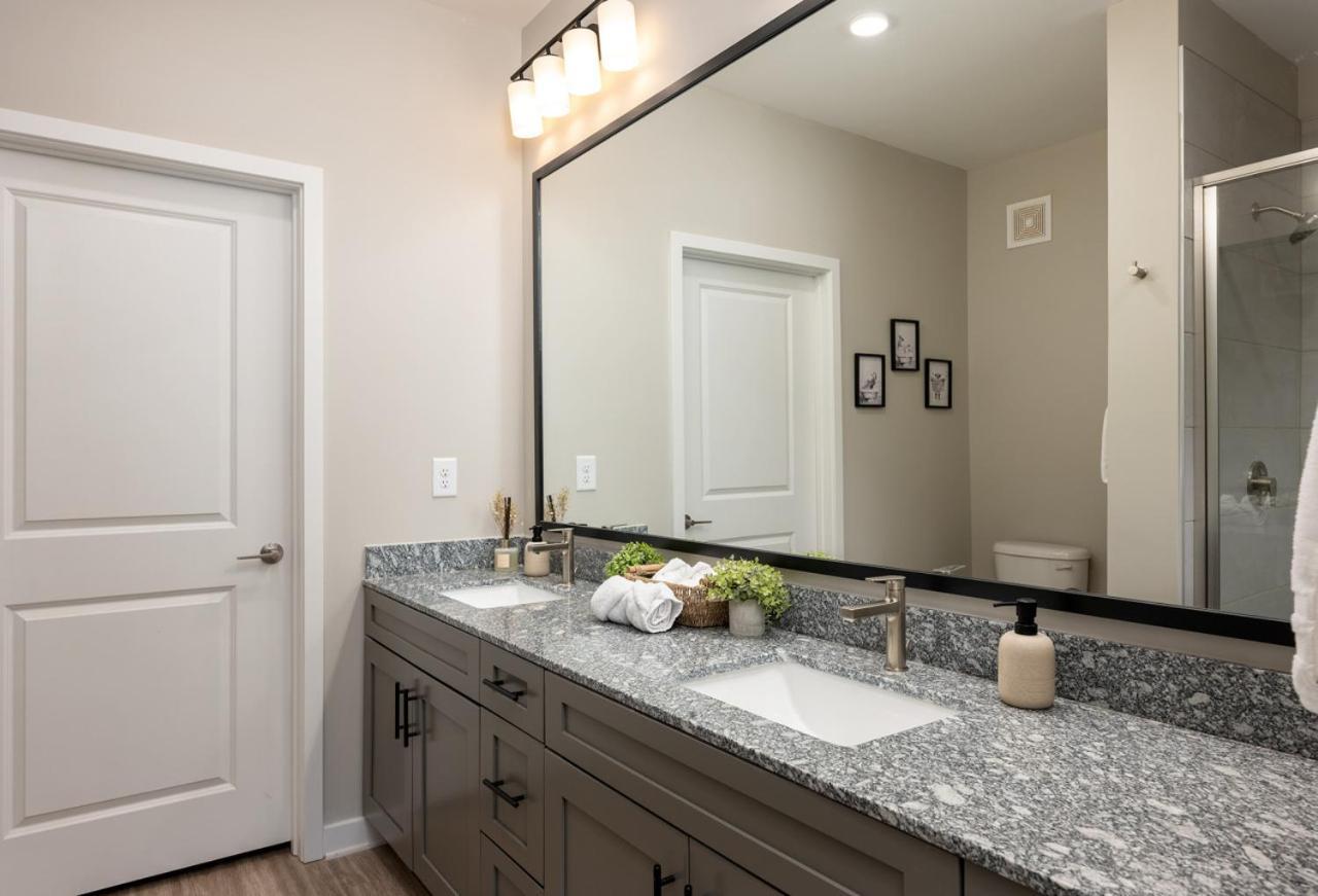 Charming, New Apt, Pool, Long Apartment *