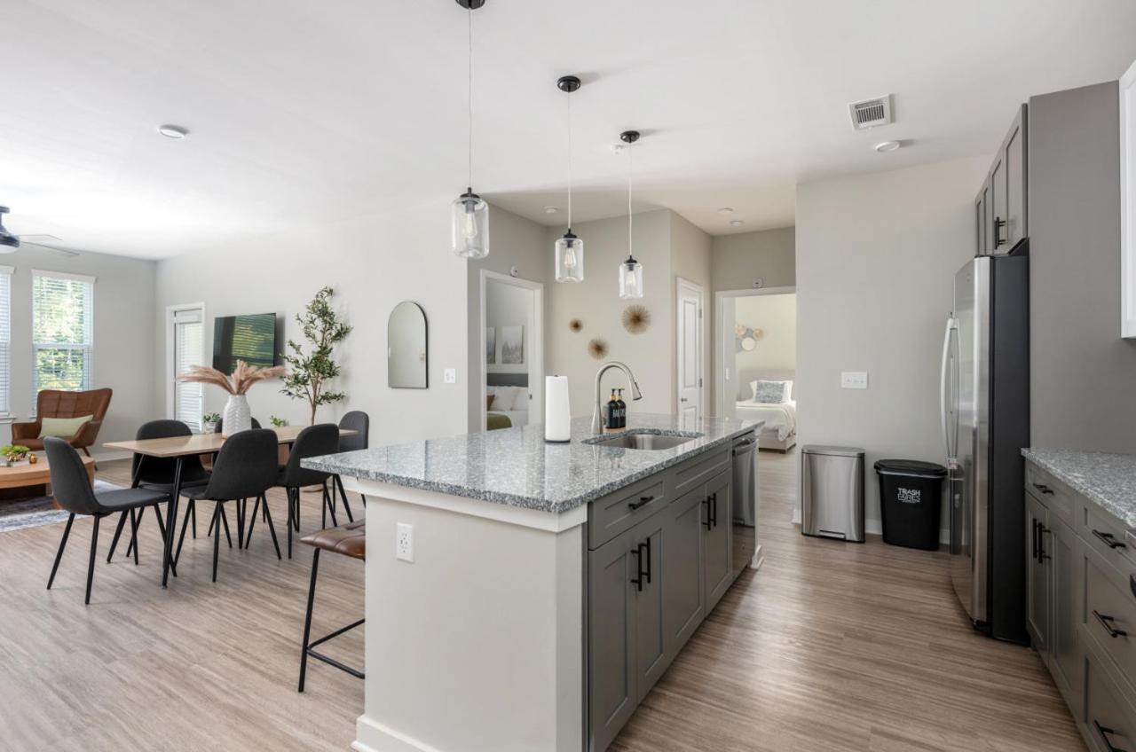 Charming, New Apt, Pool, Long Apartment Athens