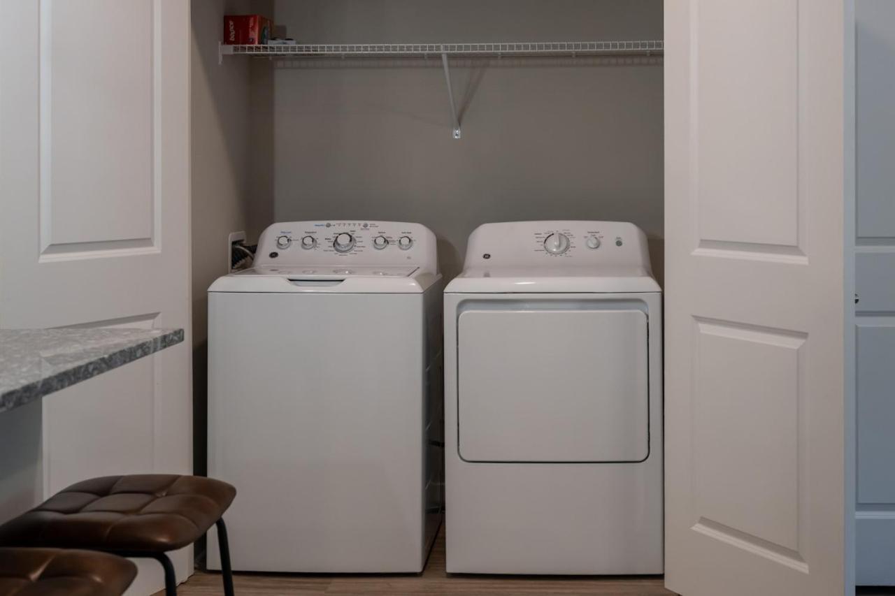 Charming, New Apt, Pool, Long Apartment Athens