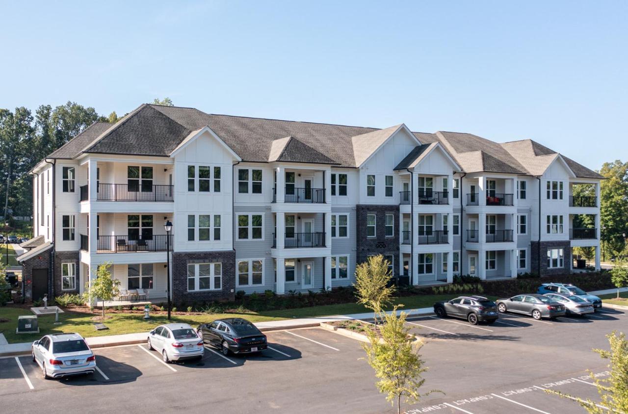 Charming, New Apt, Pool, Long