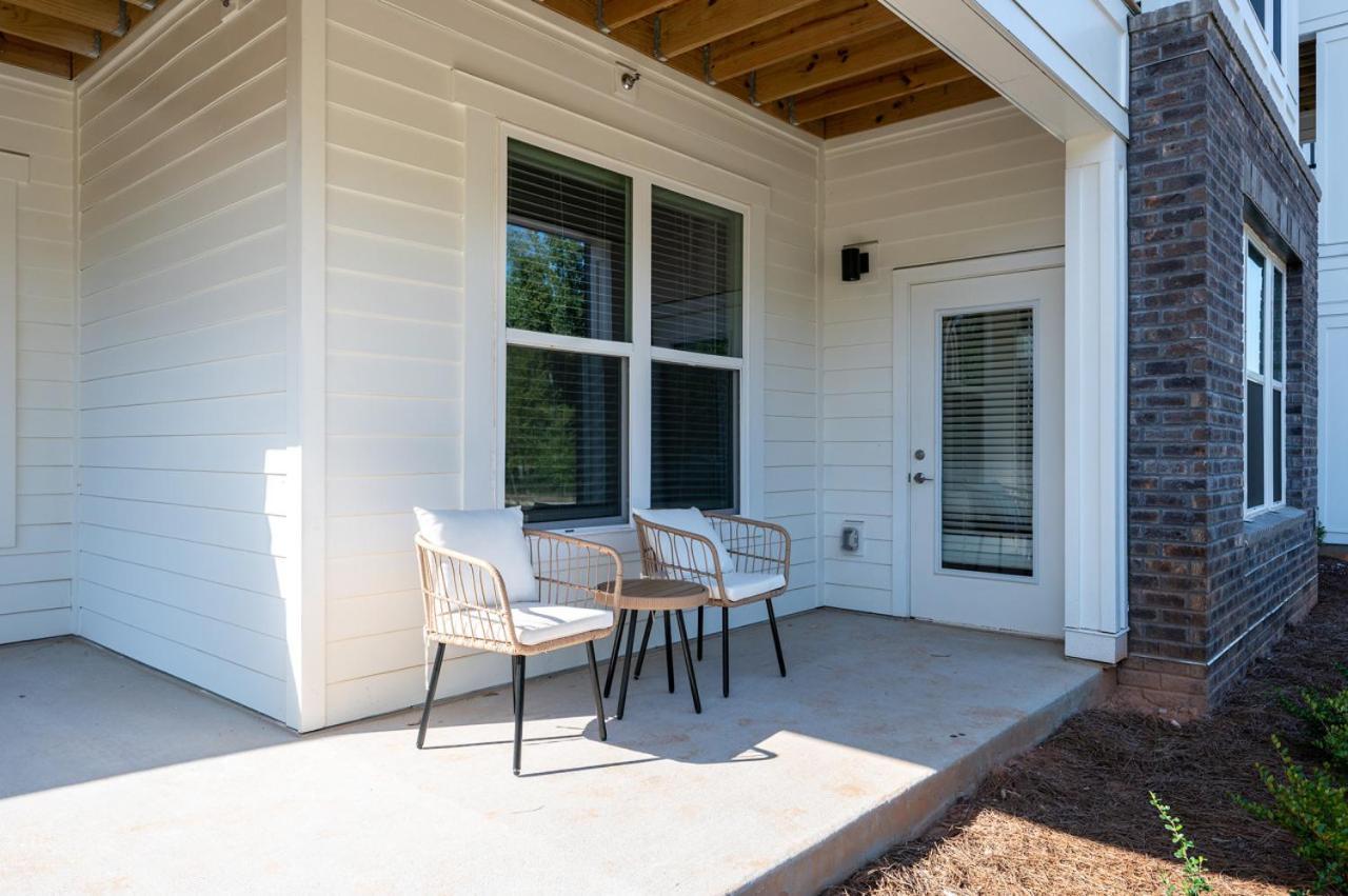 Charming, New Apt, Pool, Long Apartment