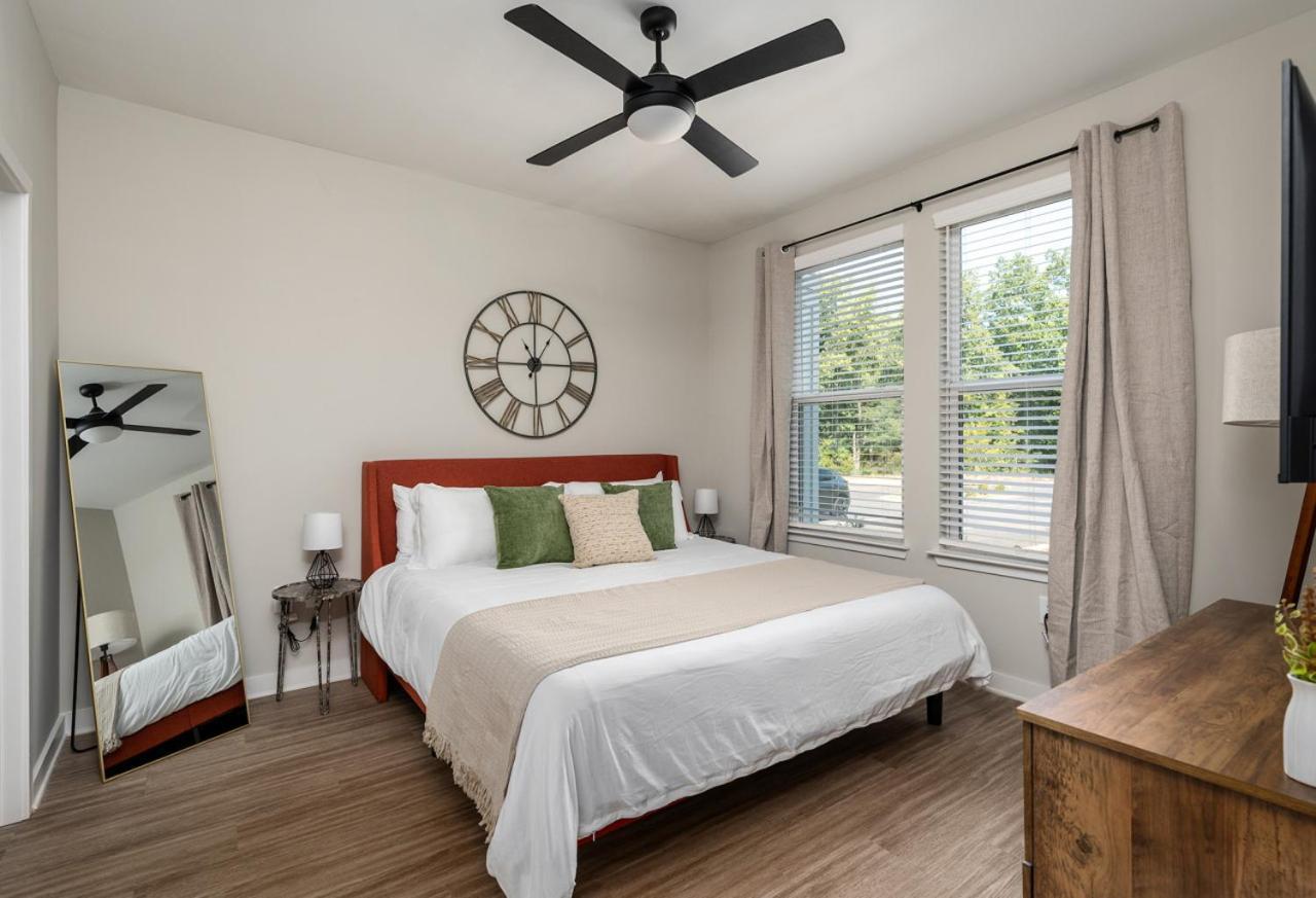 Charming, New Apt, Pool, Long Athens
