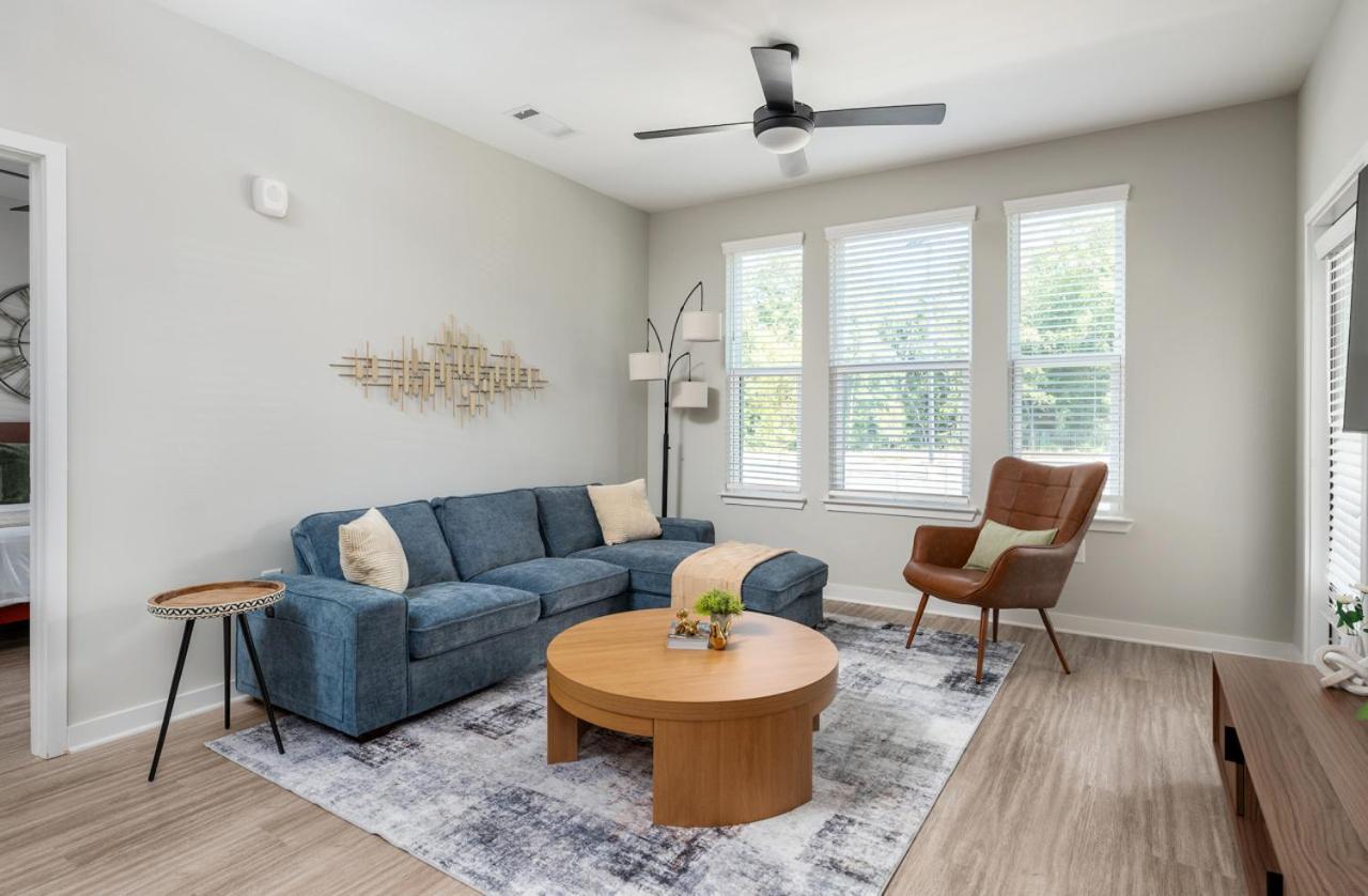 Charming, New Apt, Pool, Long * Athens