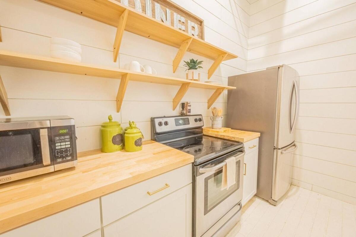 Darlin' Downtown Dawghouse Holiday home Athens