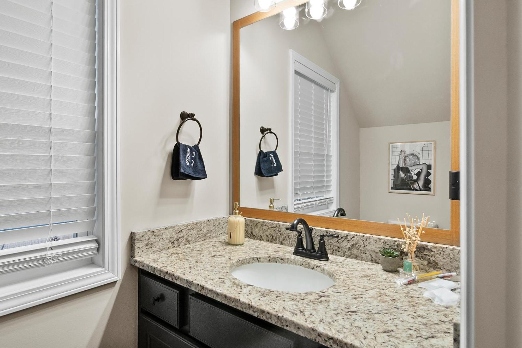 Sleeps 24 - By Dt & Uga - 2 Game Rooms, 4 King Beds Apartment *