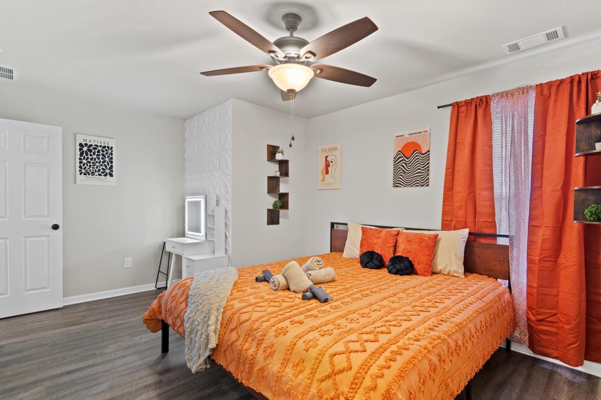 Sleeps 24 - By Dt & Uga - 2 Game Rooms, 4 King Beds Apartment