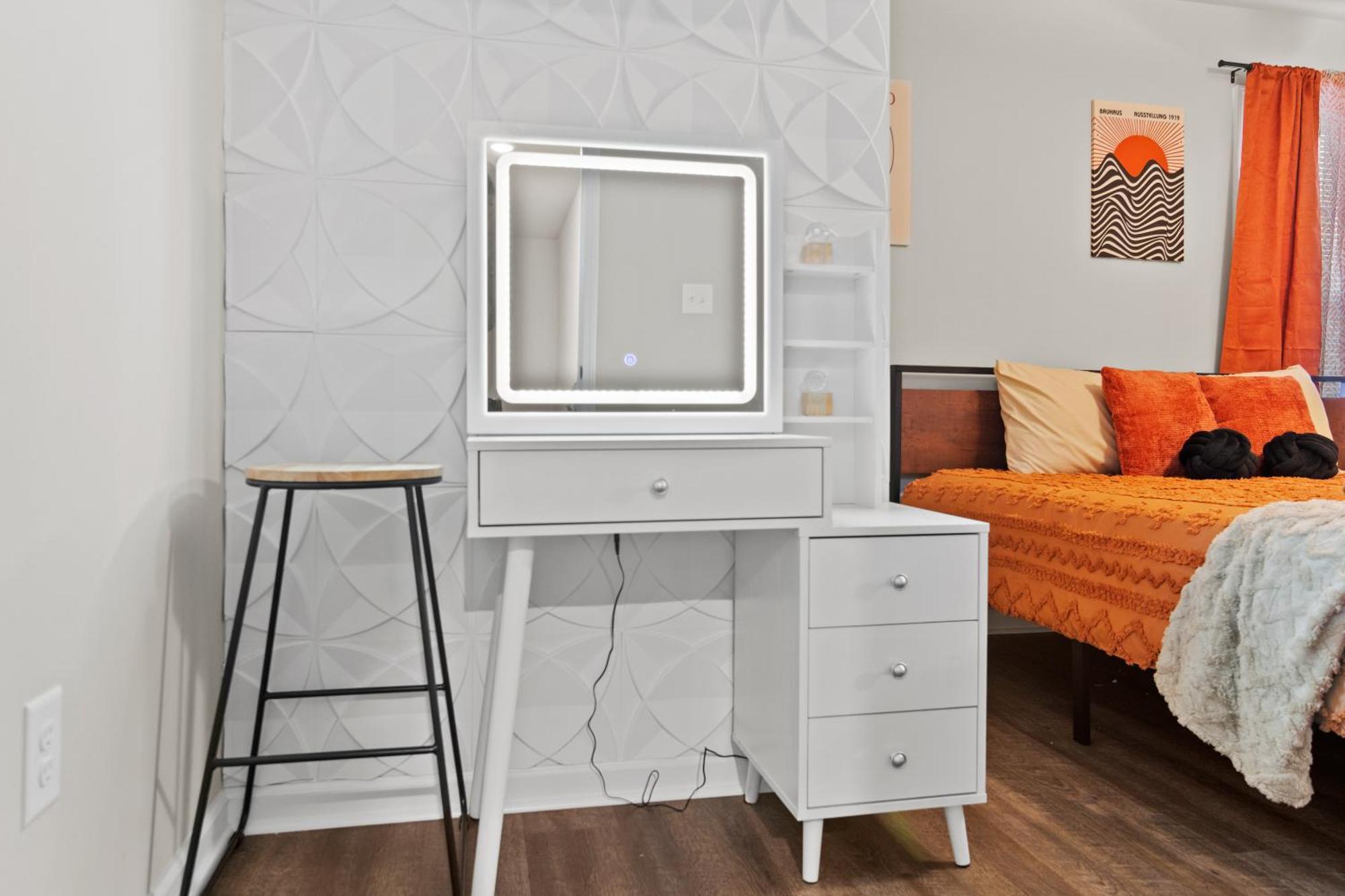 Sleeps 24 - By Dt & Uga - 2 Game Rooms, 4 King Beds Apartment *
