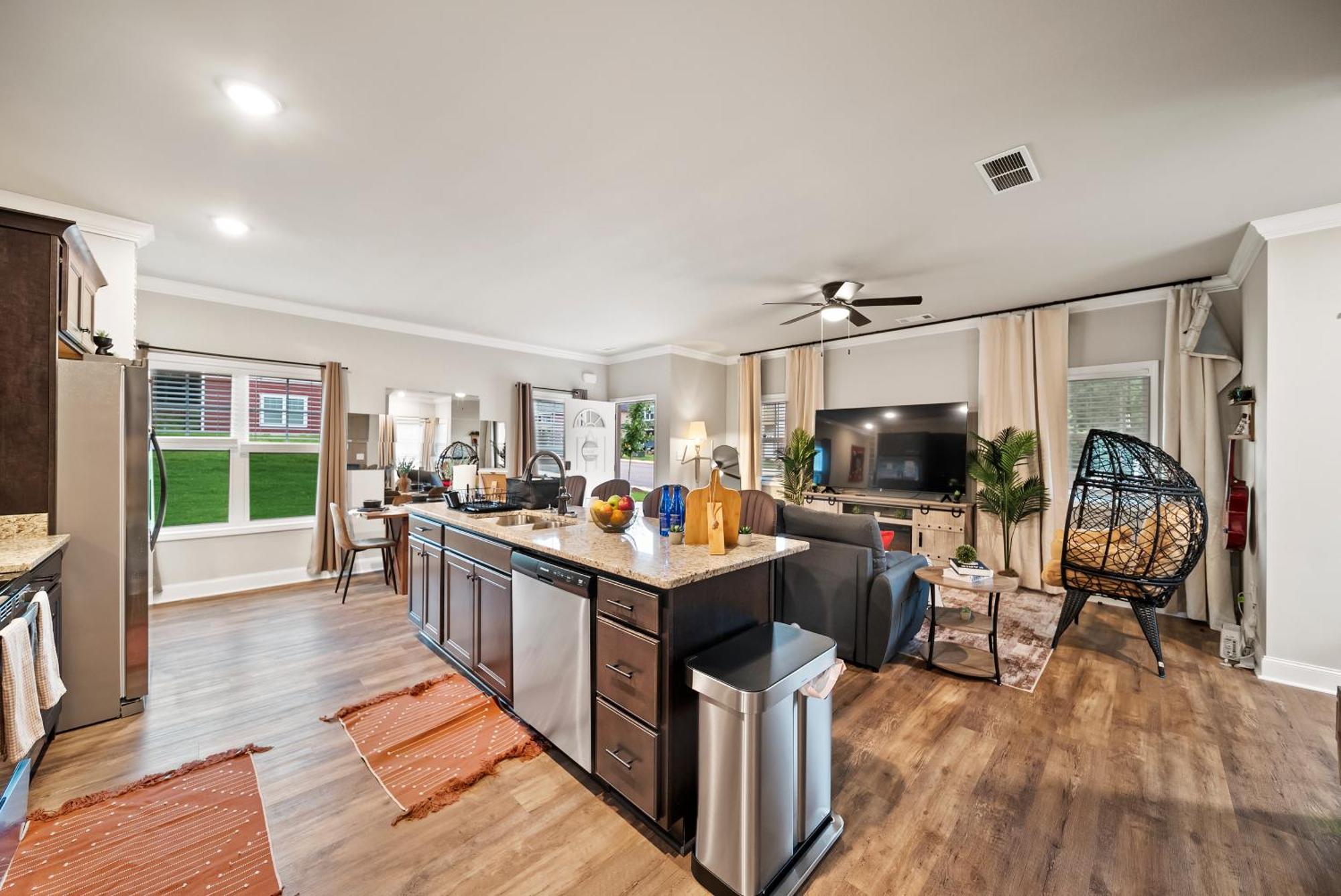 Sleeps 24 - By Dt & Uga - 2 Game Rooms, 4 King Beds *