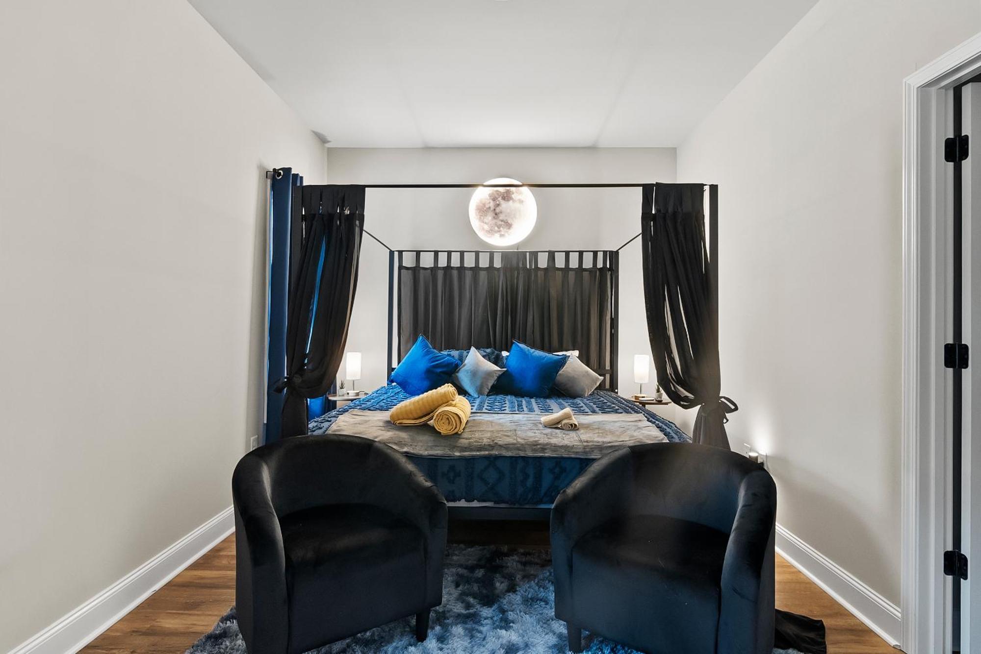 Sleeps 24 - By Dt & Uga - 2 Game Rooms, 4 King Beds Apartment Athens