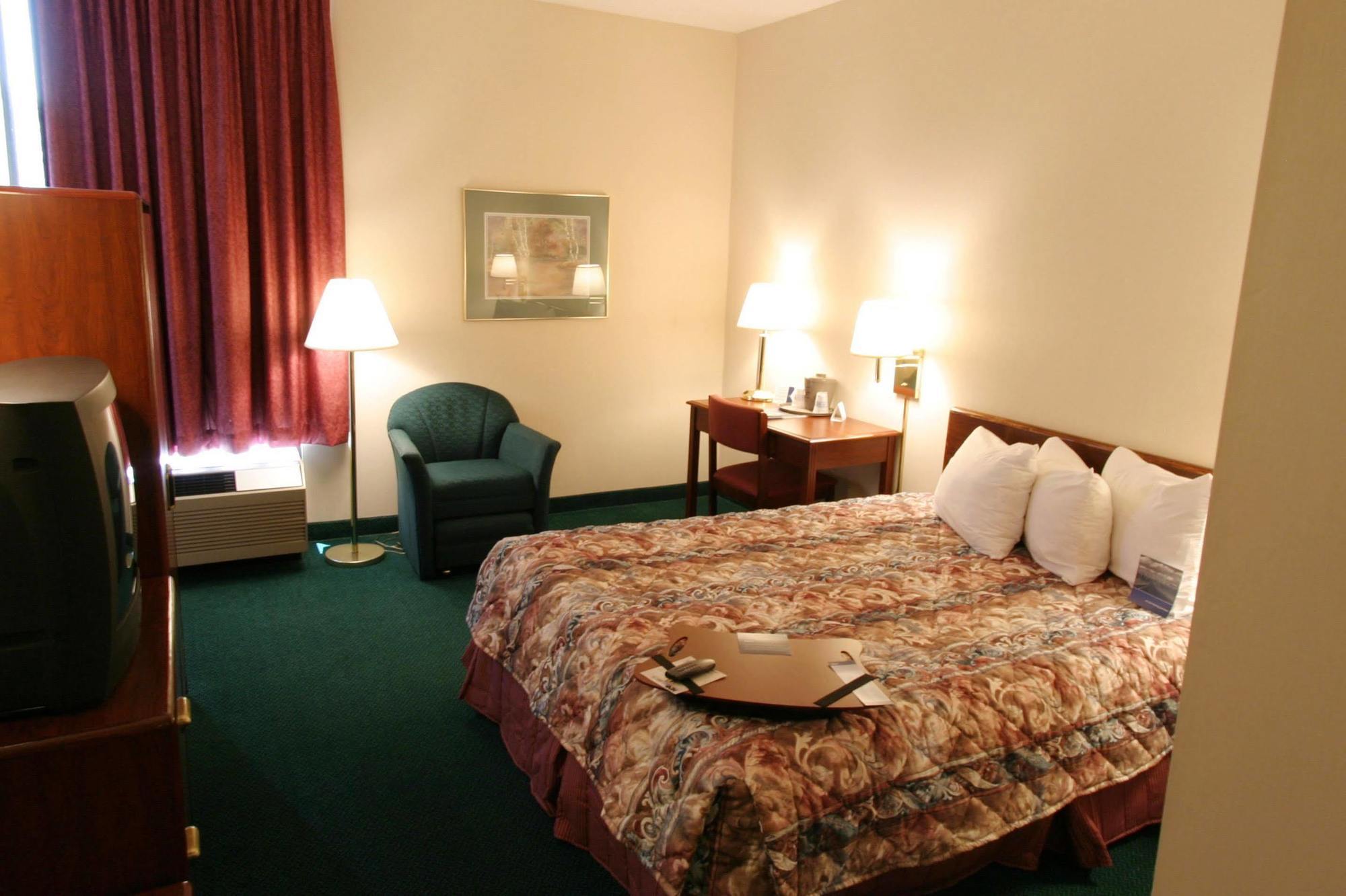 Hampton Hotel 3*