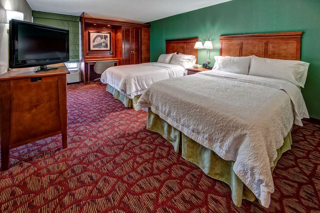 Hampton 3*